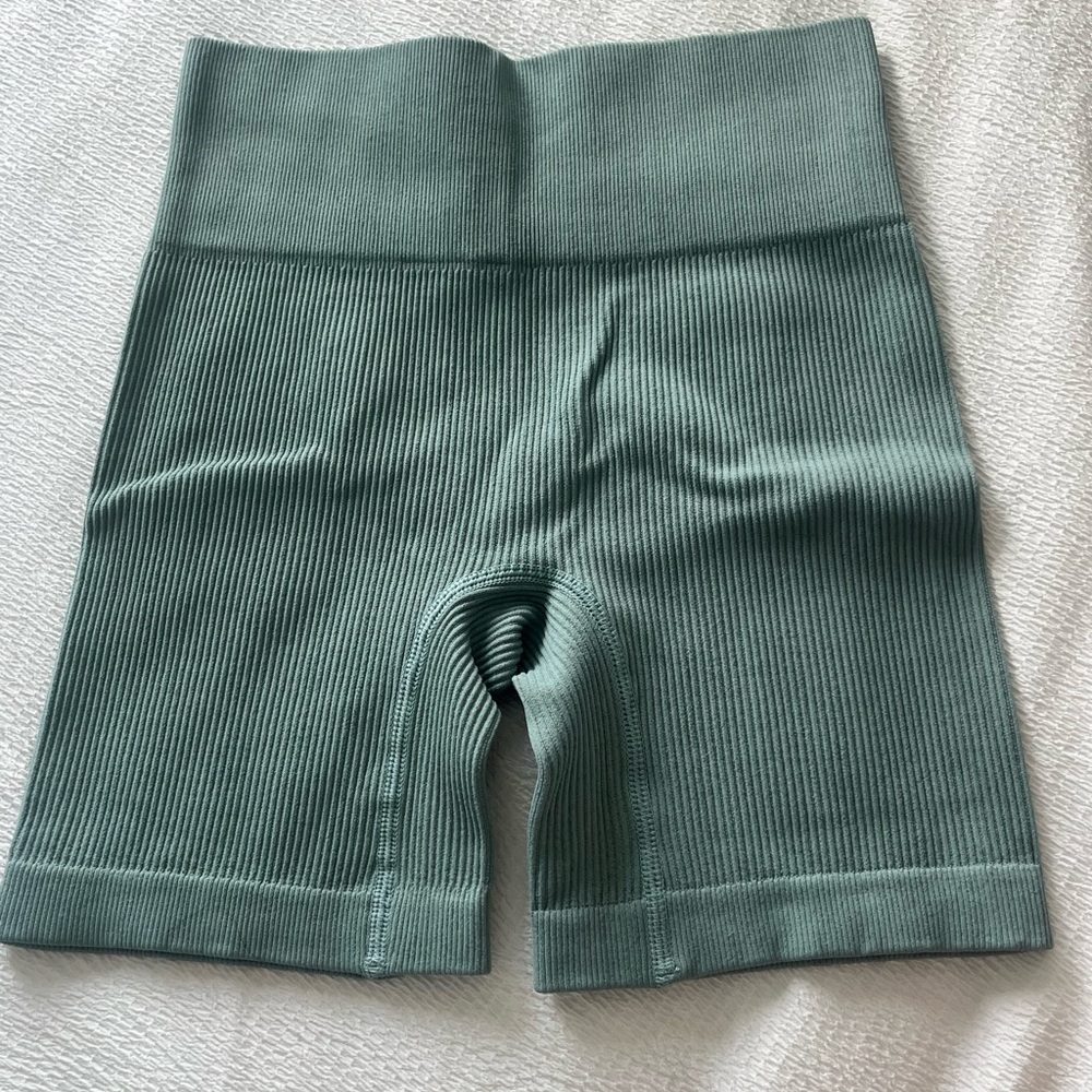 Teal blue ribbed women’s biker shorts. Never worn before